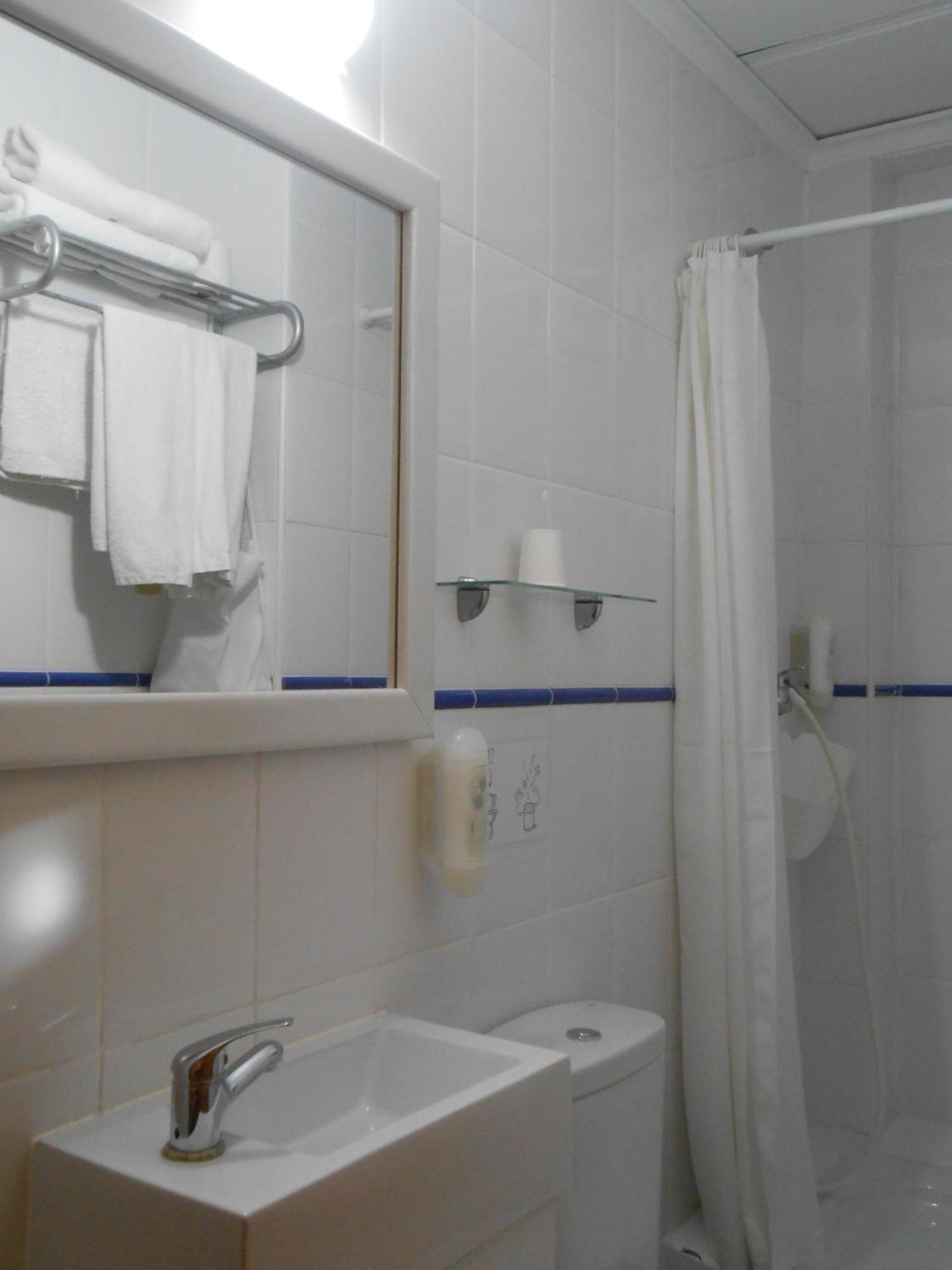 Hostal El Callejon Tarragona Exteriör bild