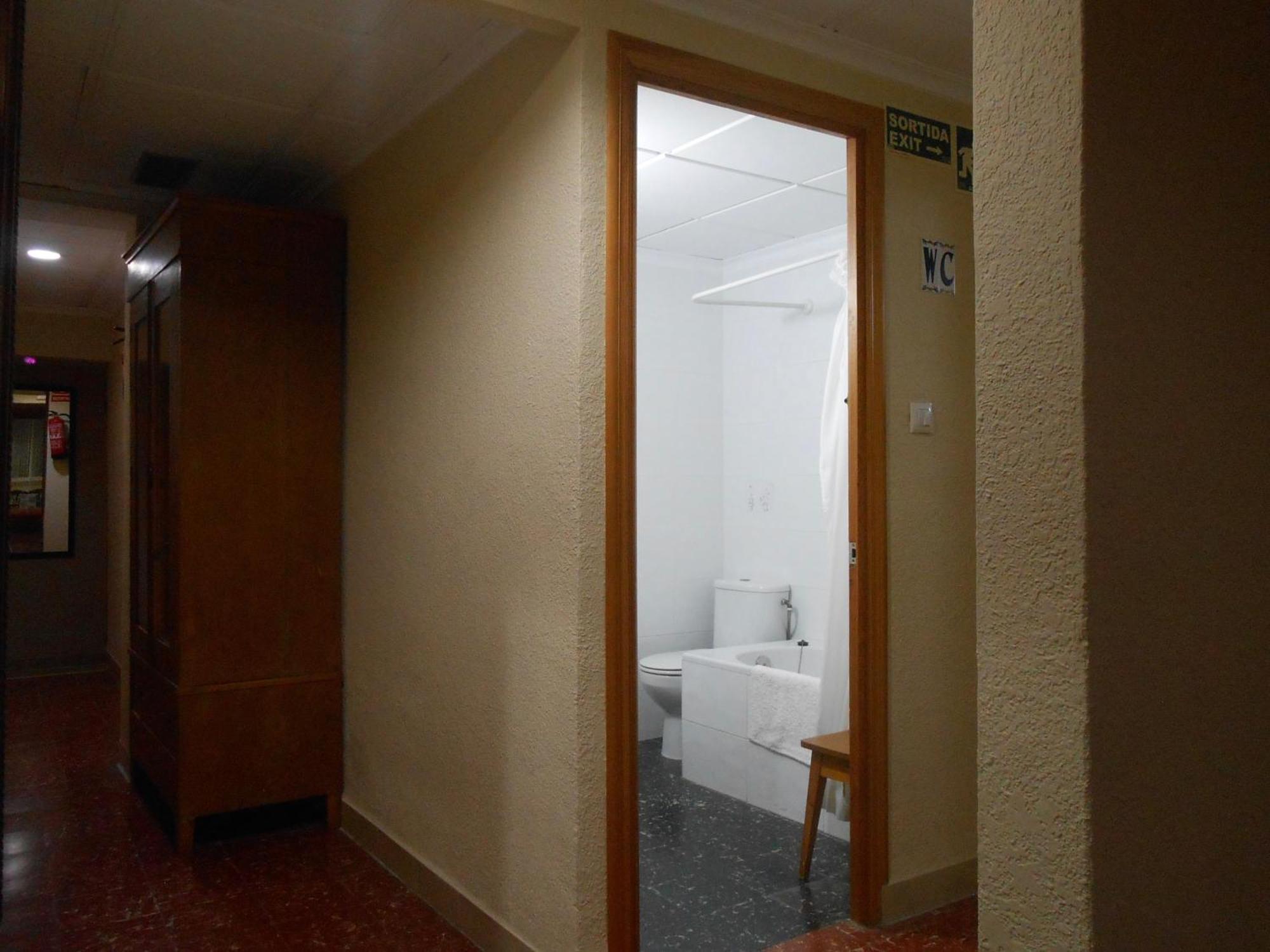 Hostal El Callejon Tarragona Exteriör bild