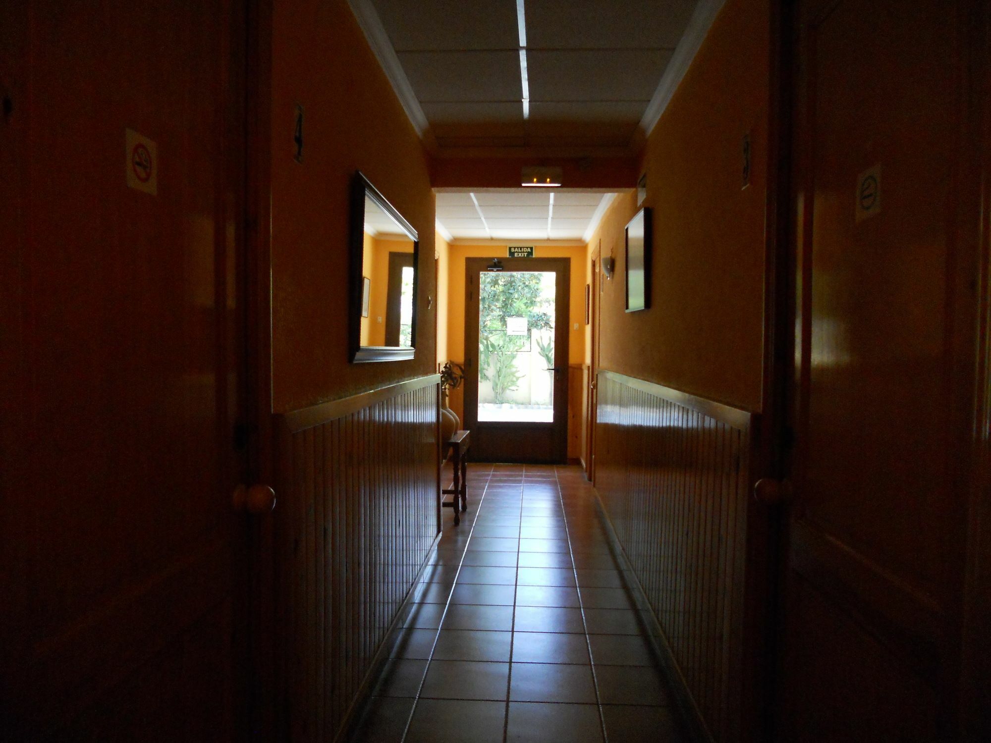 Hostal El Callejon Tarragona Exteriör bild