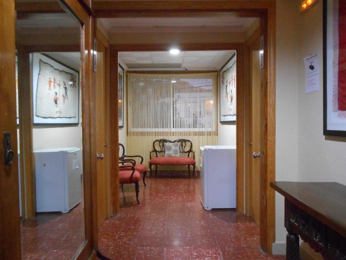 Hostal El Callejon Tarragona Exteriör bild